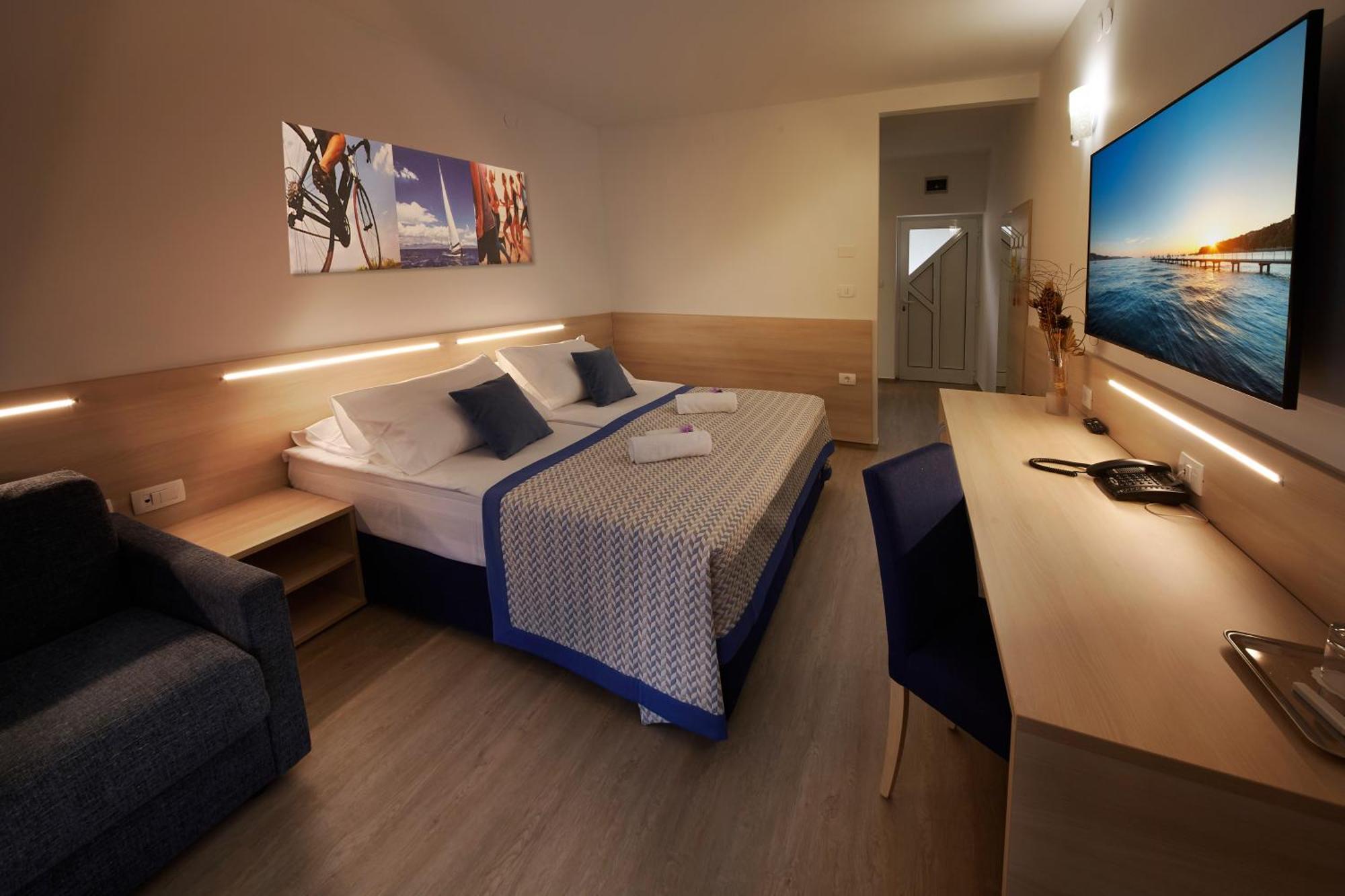 Villas With Balcony Or Terrace - Hotel & Resort Adria Ankaran Exterior foto